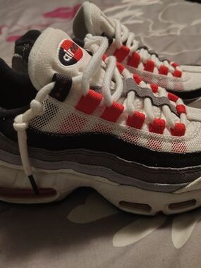 Nike Air Max 95 Women's Athletic Shoes - White/Red/Black